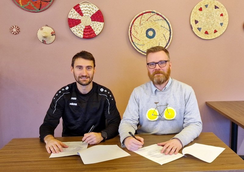 Aco Pandurevic og Björgvin Brynjólfsson úr meistaraflokksráði Kormáks Hvatar. Aðsend mynd.