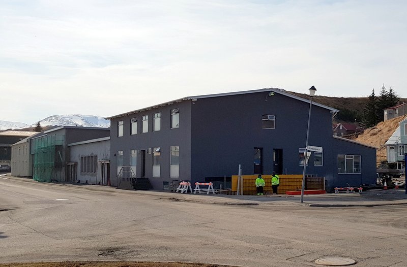 Anddyri norðan Gránu er ætlað að tryggja gott aðgengi hreyfihamlaðra. Mynd: PF.