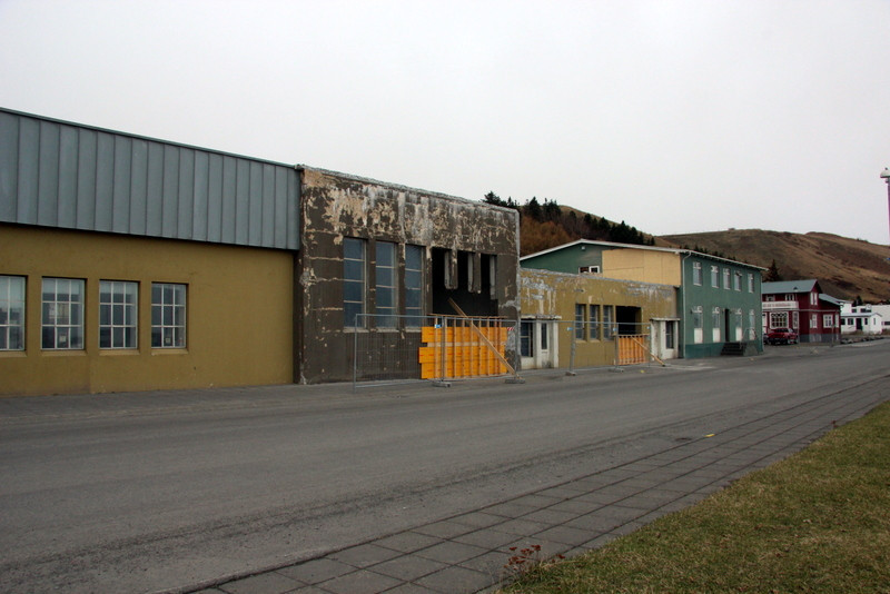 Húsin við Aðalgötu sem hýsa eiga Sýndarveruleikasýninguna. Mynd:FE