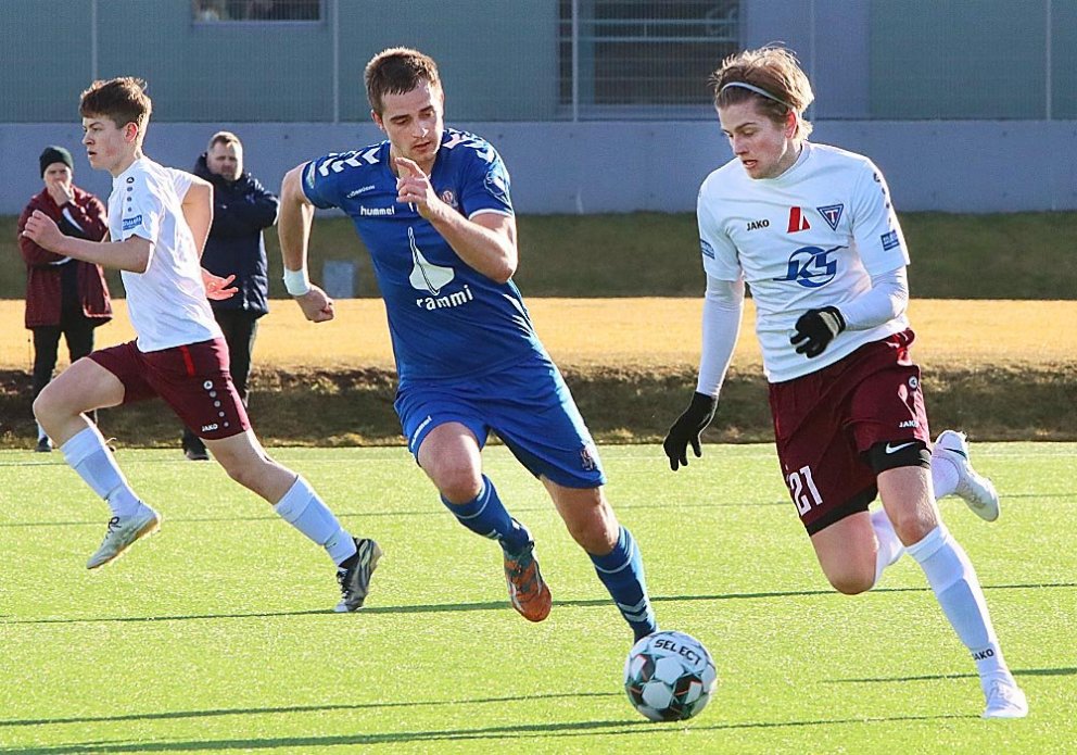 Addi með boltann en hann skoraði tvívegis í dag og var hættulegur. MYND: ÓAB