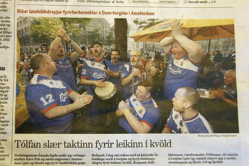 Addi, Jói og synir ásamt fleirum á forsíðu Moggans