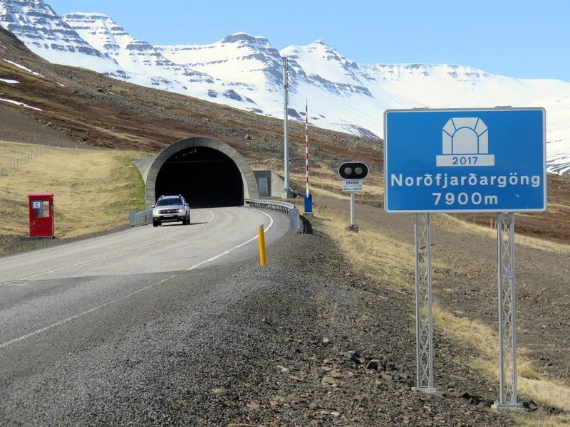 Gangnamunni Norðfjarðarganga í Fannardal.