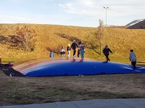 Fjör á ærslabelgnum. Aðsendar myndir.