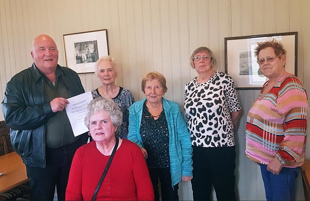 Frá afhendingu Stólpa. MYND AF NETINU