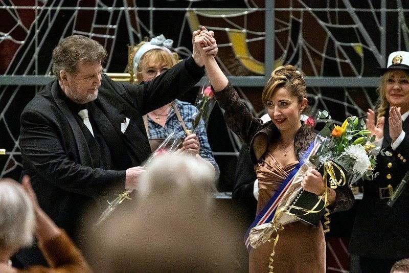 Fagnað í lok frumsýningar 