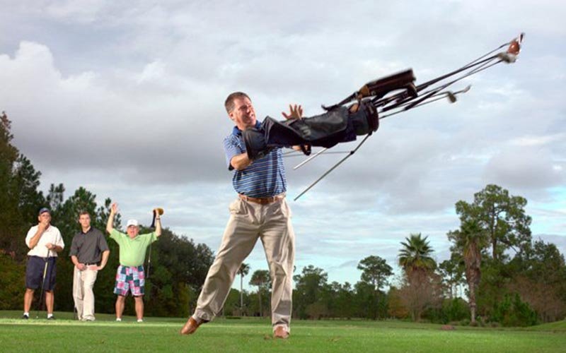 Það er ekki alltaf gaman í golfinu og stundum virðist Guð víðs fjarri. MYND AF NETINU