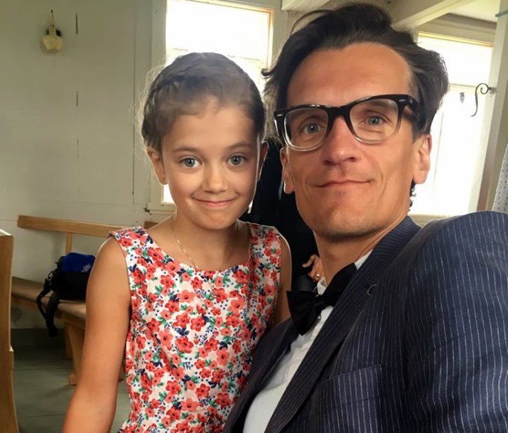 Anton Scheel Birgisson ásamt Líney Heklu dóttur sinni. af Facebook.