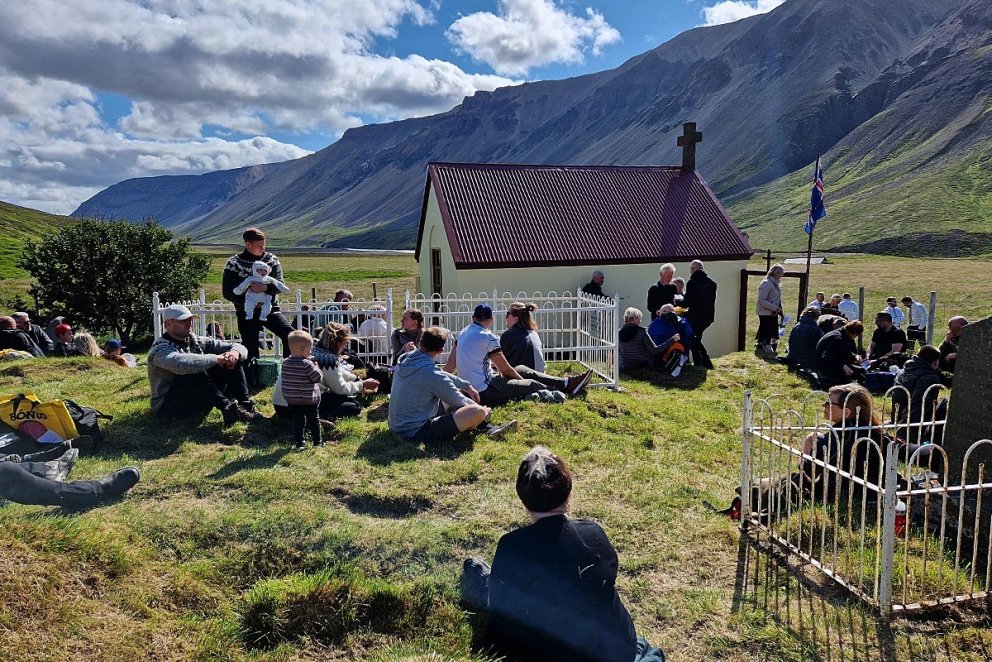 140 manns rituðu nöfn sín í gestabók Ábæjarkirkju á messudaginn. MYND: HJÖRTUR GEIRMUNDS