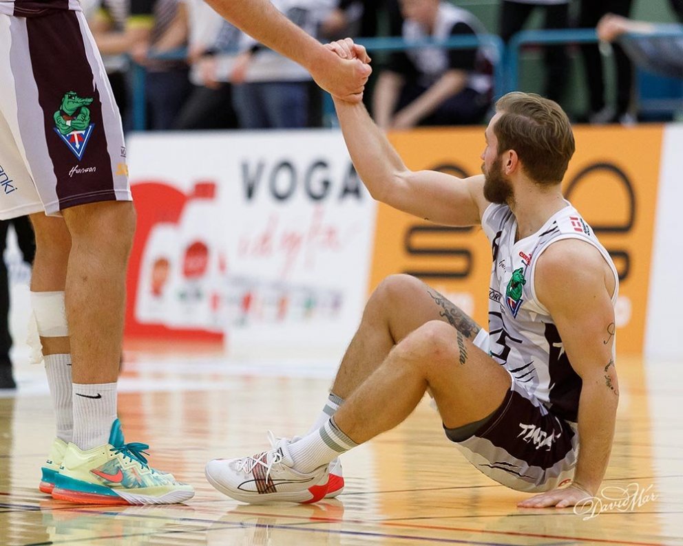 Nú þurfa menn að standa saman og rísa upp á ný. MYND: DAVÍÐ MÁR