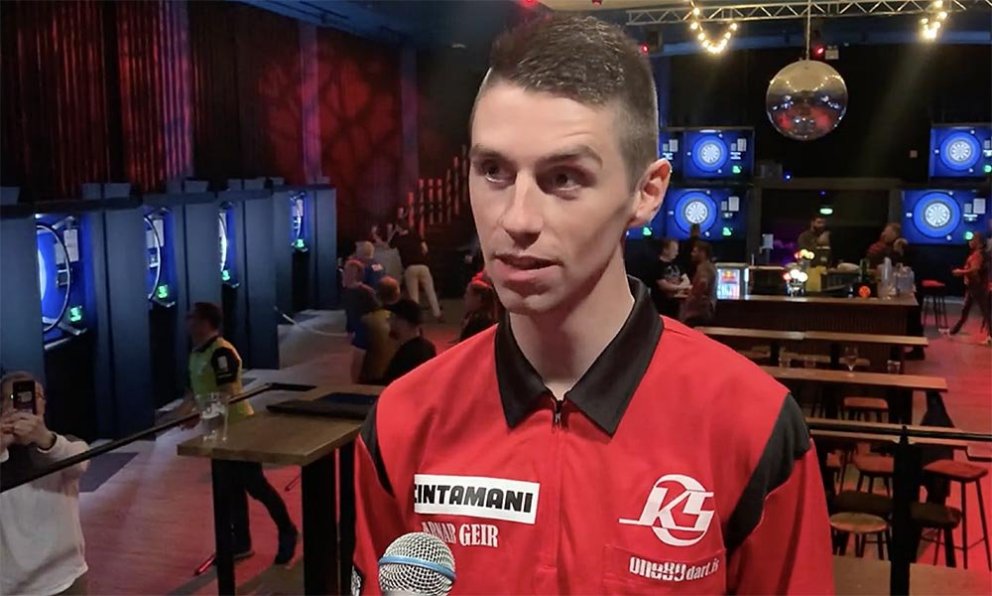 Arnar Geir í spjalli hjá Dart.is að leik loknum í gærkvöldi. SKJÁSKOT