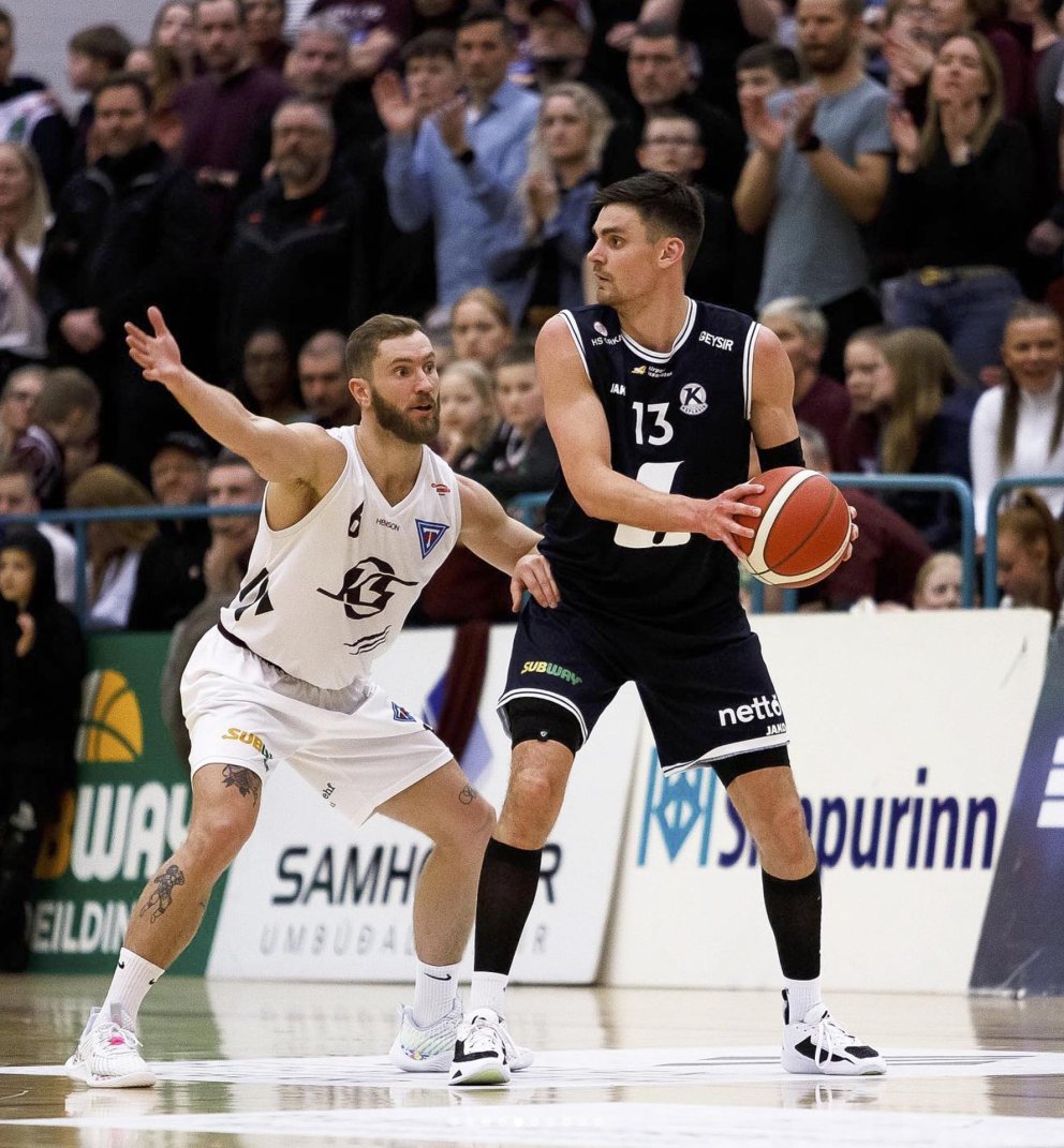 Arnar og Hörður Axel í baráttunni um síðustu helgi. MYND: DAVÍÐ MÁR