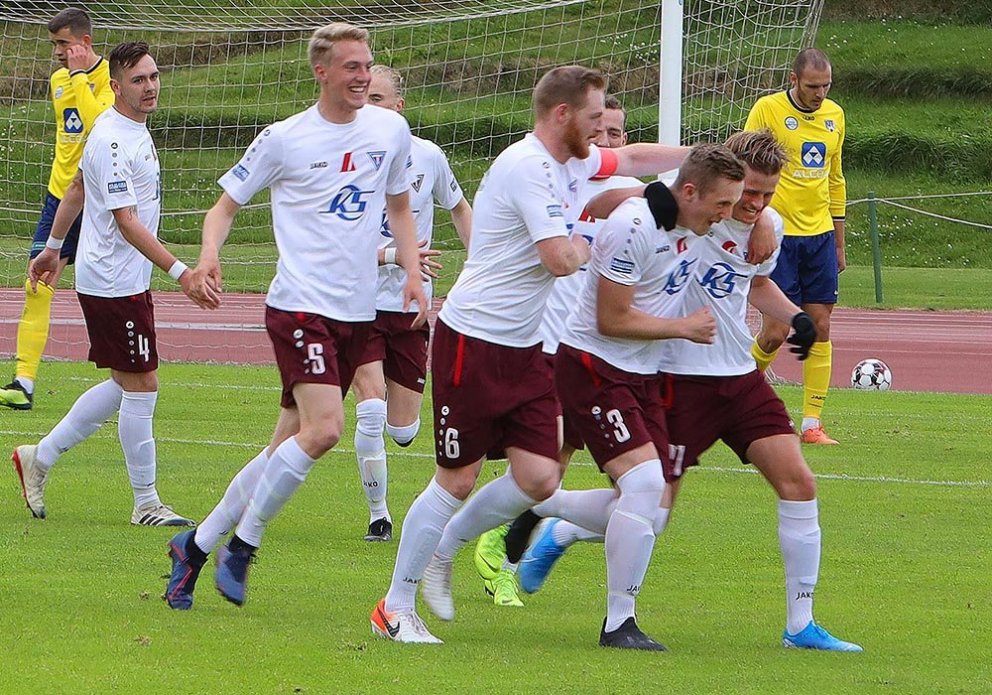 Arnar og félagar fagna marki fyrr í sumar. Það var ekki myndavél út sigandi í dag þannig að þessi verður að duga. MYND: ÓAB