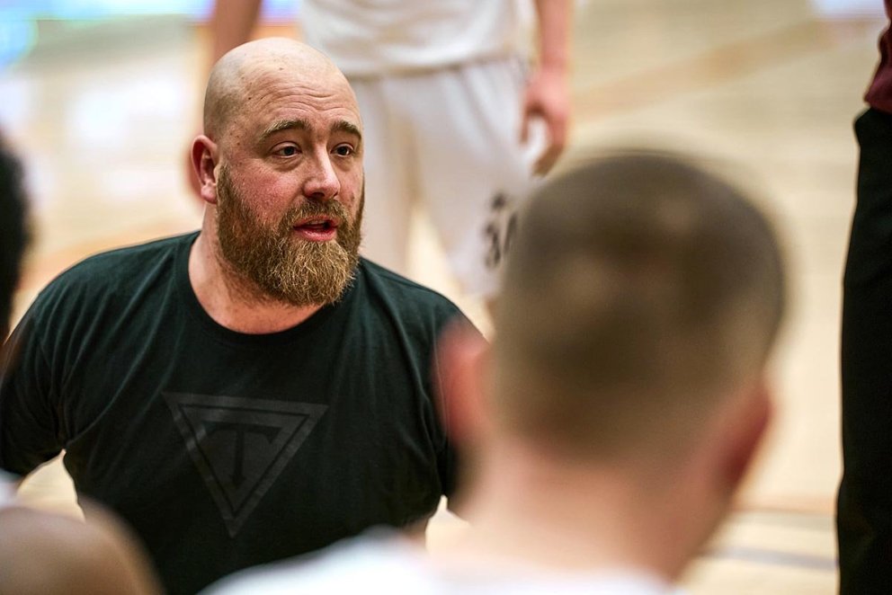 Arnar þjálfari mun efalaust dansa stríðsdans á hliðarlínunni enda vel innlifaður í leikinnþ MYND: SIGURÐUR INGI