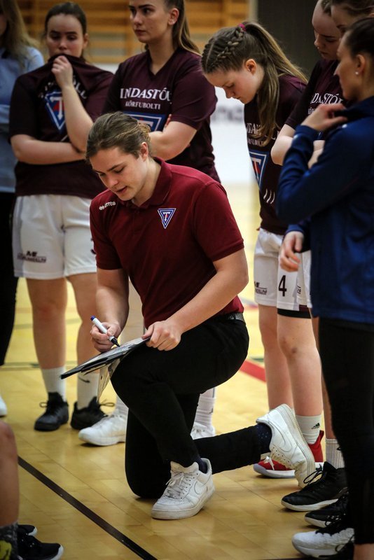 Arnoldas að stýra meistaraflokki Tindastóls kvenna í fyrra. Mynd: Körfuknattleiksdeild Tindastóll