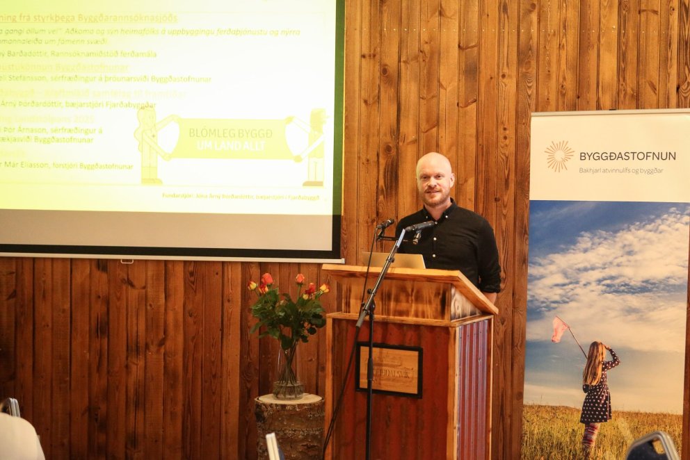 Kári sagði í þakkarræðu sinni að verðlaunin tilheyrðu samfélaginu öllu. Mynd: Hjalti Árnason