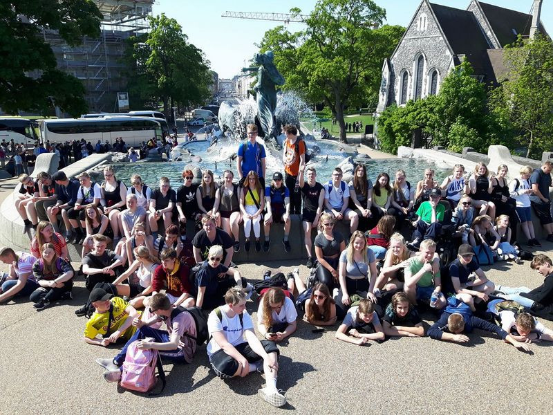 Flottur hópur skagfirskra ungmenna í Danaveldi. Mynd. Yngvi J. Yngvason.