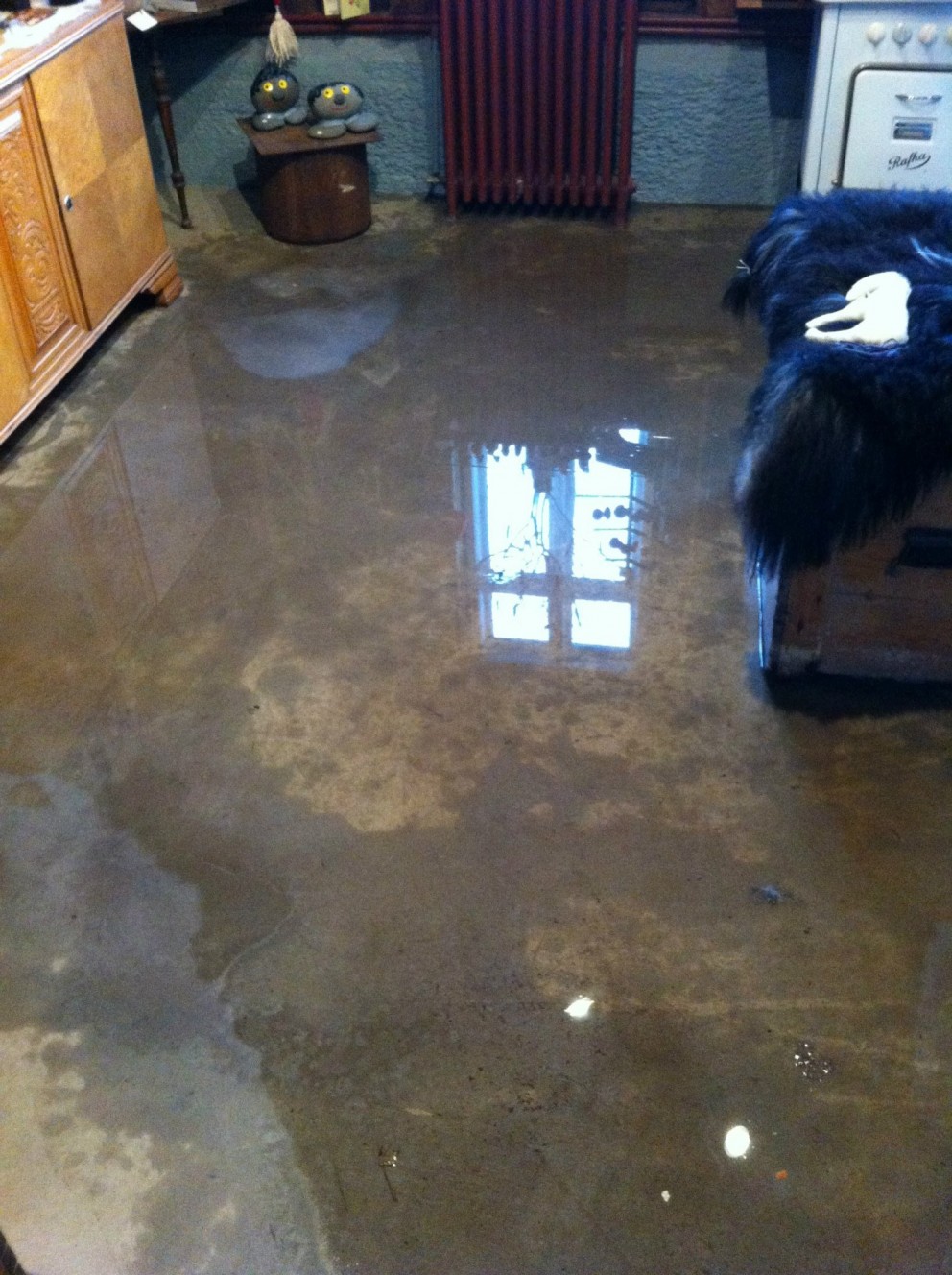 320 lítrum af vatni dælt út úr Verslunarminjasafninu