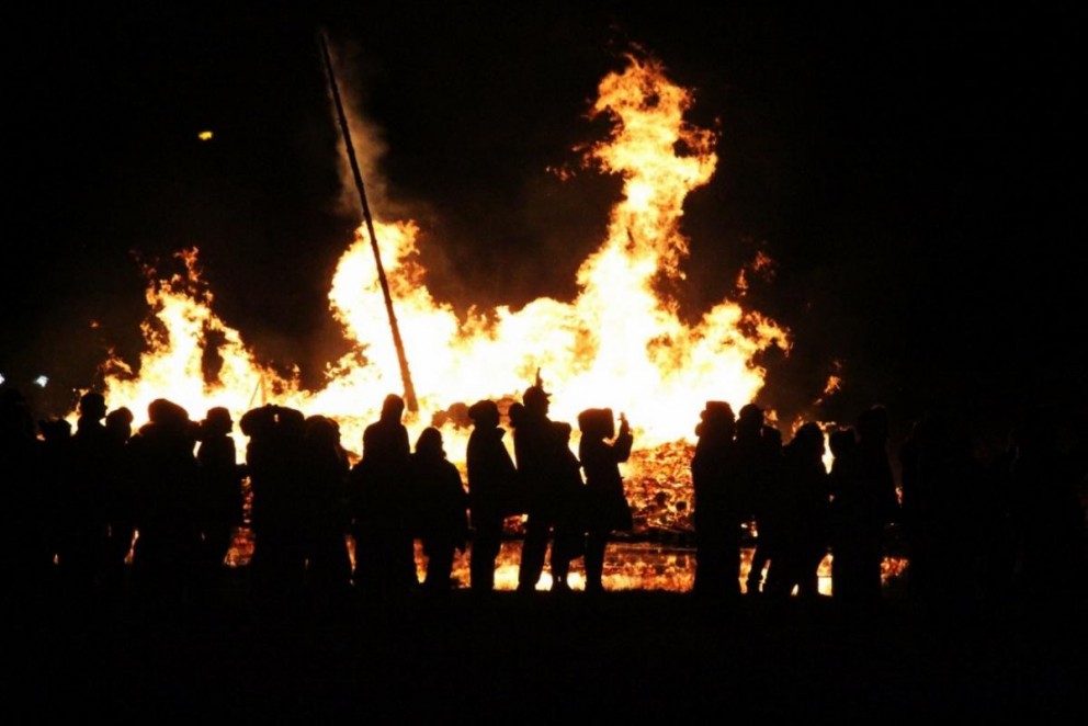 Gleðilegt ár! Áramótabrennan á Sauðárkróki 2015.