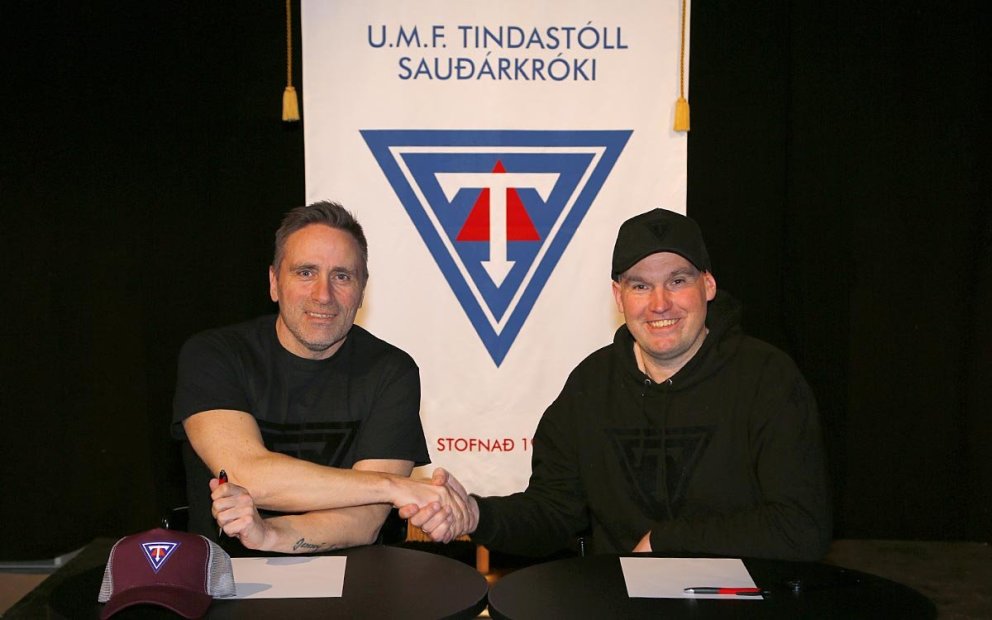 Benni Guðmunds og Dalli Baldvins handsala samninginn kampakátir. MYND: FEYKIR/GG