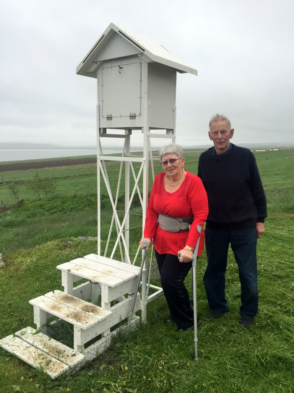 Sigrún Aadnegard og Viðar Ágústsson taka veðrið í síðasta sinn. Mynd: Lee Ann Maginnis.