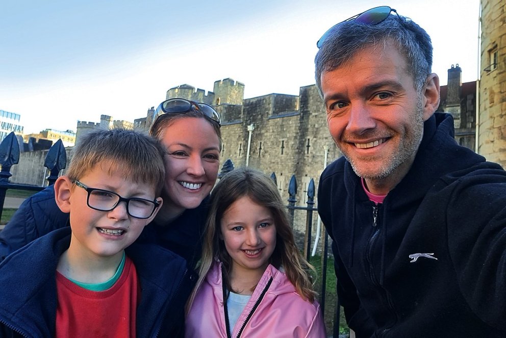 Jónas, Sinead, Kristjana og Birgir Óli á góðum degi við kastalann í Warwick. AÐSENDAR MYNDIR