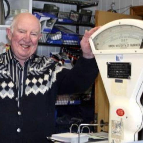 Bjarni í verslun sinni. Mynd: FB/Verslun Haraldar Júlíussonar.