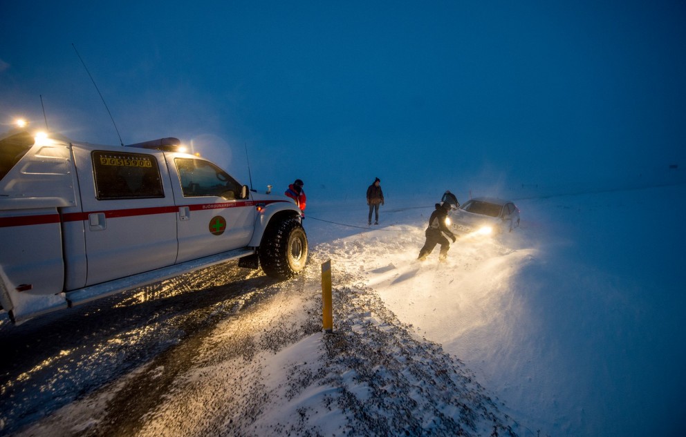 Nú er úti veður vont