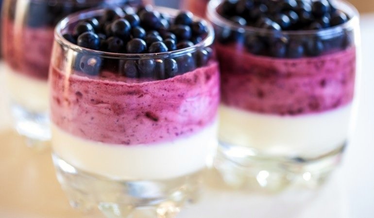 Bláberja Panna cotta.