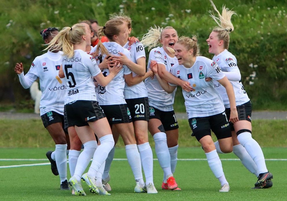 Blikastúlkur fagna öðru marki sínum í leiknum. MYNDIR: ÓAB