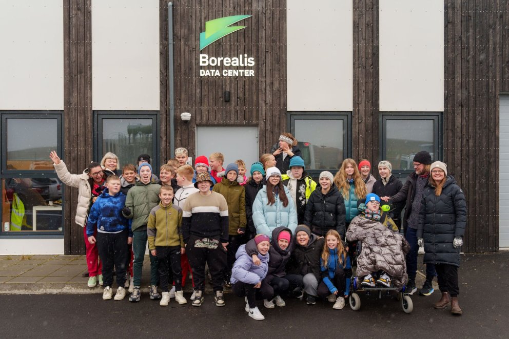Nemendum Húnaskóla á Blönduósi við gagnaver Boralis Data Center. MYND AÐSEND