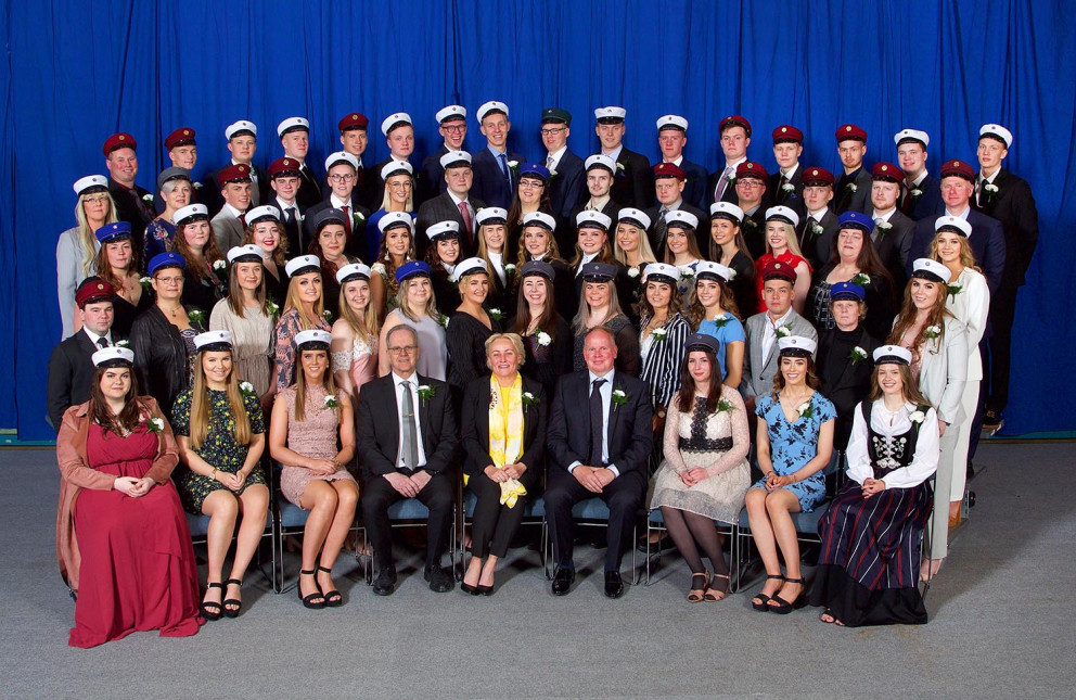 Hópmynd af þeim brautskráningarnemum sem viðstaddir voru athöfnina í gær.  MYND: PIB