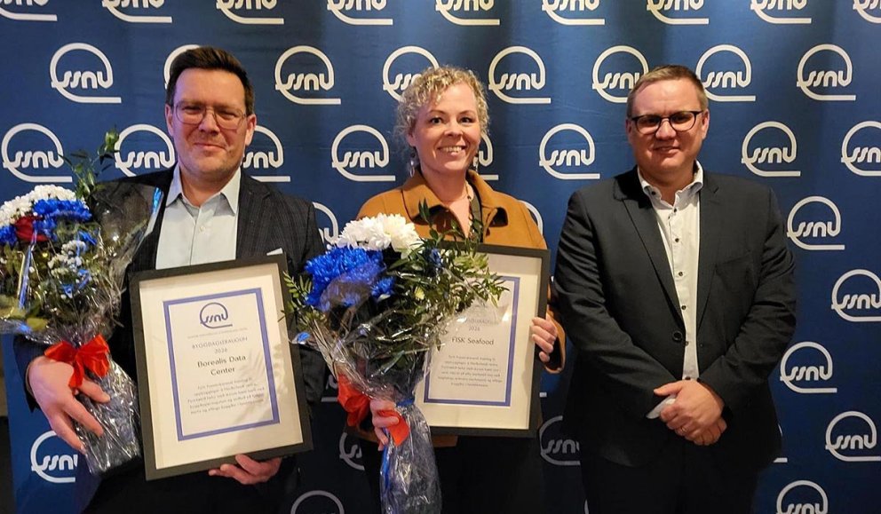 Þórhallur Rúnar Rúnarsson, Hulda Björg Jónsdóttir og Friðbjörn Ásbjörnsson veittu viðurkenningunum viðtöku fyrir hönd Borealis Data Center og FISK Seafood. MYND FRÁ SSNV