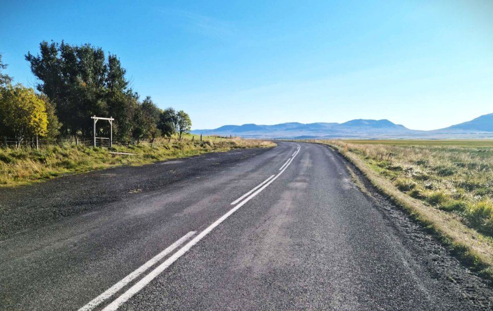 Úthlíðarvegurinn við Hermannslund. Mynd: HMJ