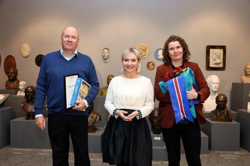 Arnaldur Indriðason rithöfundur, Lilja Alfreðsdóttir mennta- og menningarmálaráðherra og Vera Illugadóttir dagskrárgerðarkona. Mynd: Stjórnarráðið/Sigurjón Ragnar.