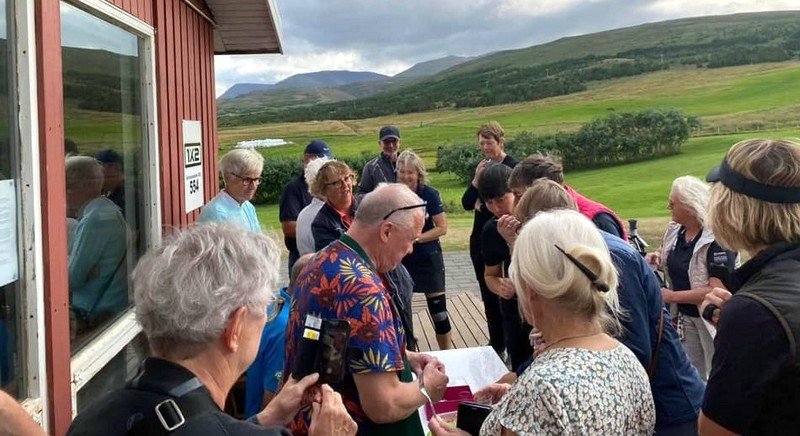 Gunnar Sandholt ásamt Dönskum kylfingum. Mynd: FB-síðu GSS.