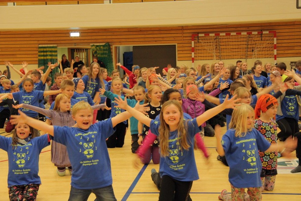 Dansað og föndrað af mikilli gleði - myndasyrpa