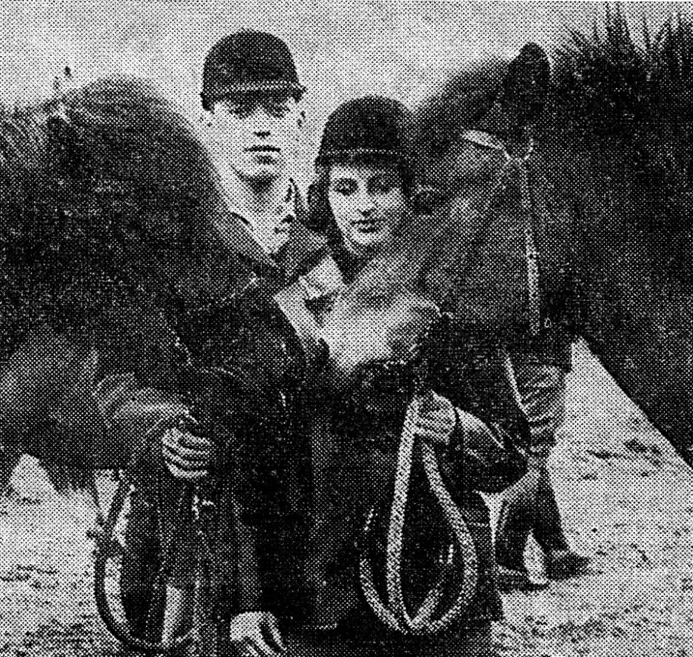 Árdís Maggý Björnsdóttir og Jón Friðriksson. Þessi mynd sem tekin var á Landsmóti hestamanna á Hólum 1966 birtist í Morgunblaðinu á sínum tíma.