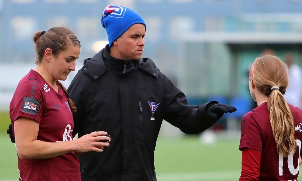 Donni ásamt Murr og Hönnuh að leik loknum í gærkvöldi. MYND: ÓAB