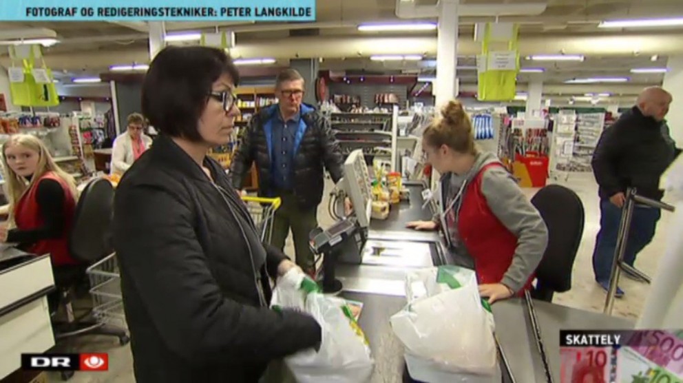 Þátturinn Tv Avisen á sjónvarpsstöðinni DR1 ræddi við viðskiptavini Skagfirðingabúðar. Mynd/Skjáskot af vef DR1.