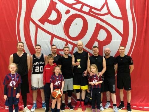 Hinir hugprúðu Dvergar frá Sauðárkróki stóðu uppi sem sigurvegarar í flokki 25-39 ára. Mynd: thorsport.is.