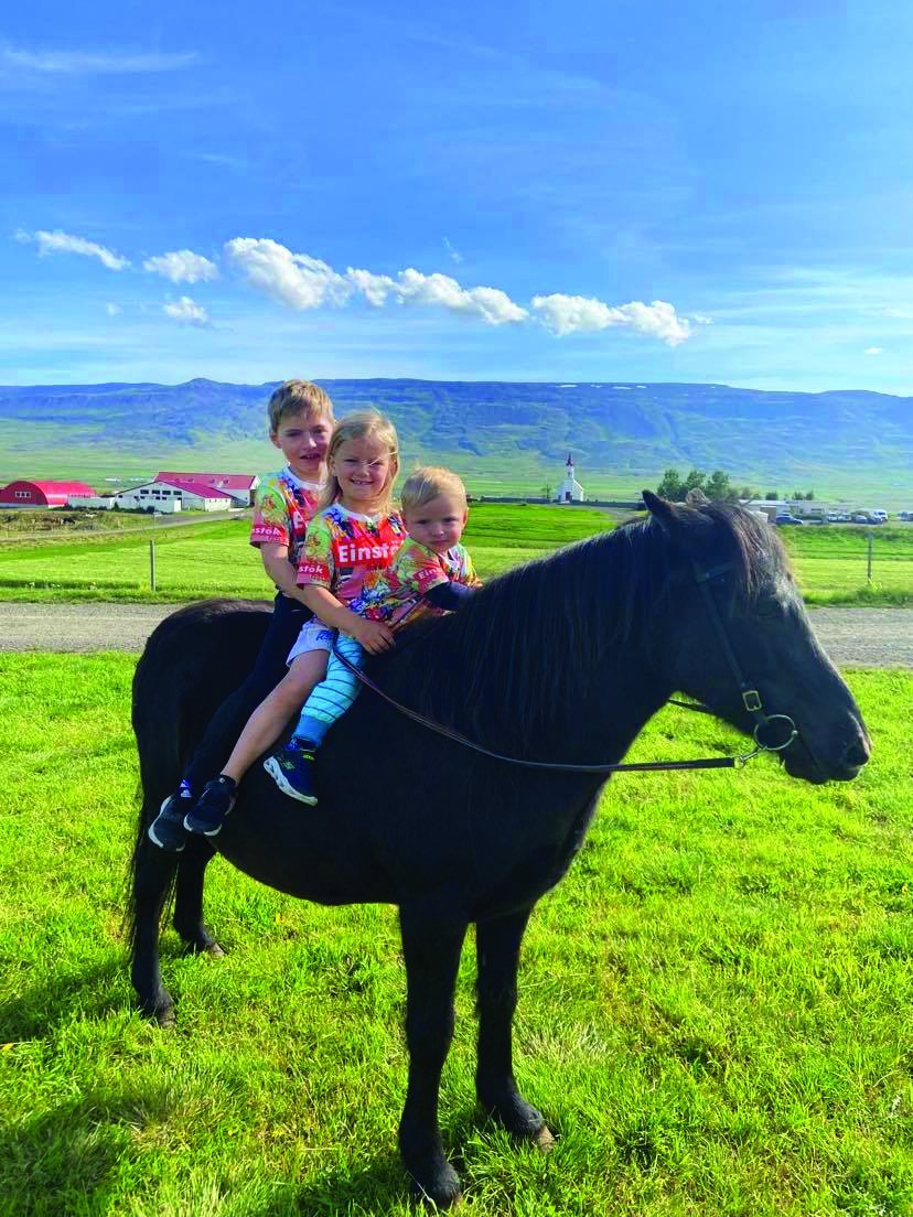 Katla með Kristófer Elmar, Fanndísi Völu og Þórð Braga. AÐSEND MYND