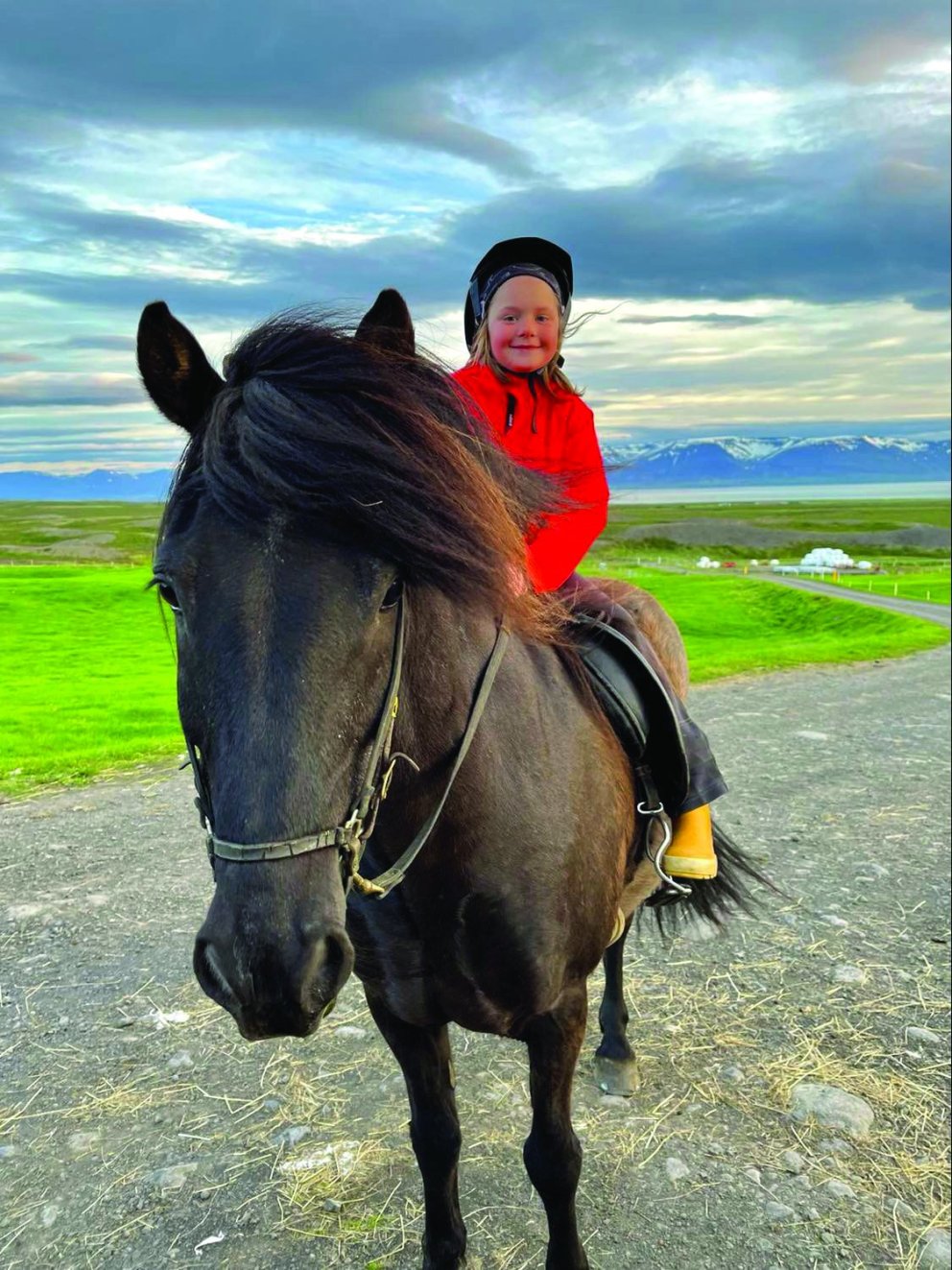 Sigurrós Viðja og hesturinn hennar Skúmur. MYND: AÐSEND