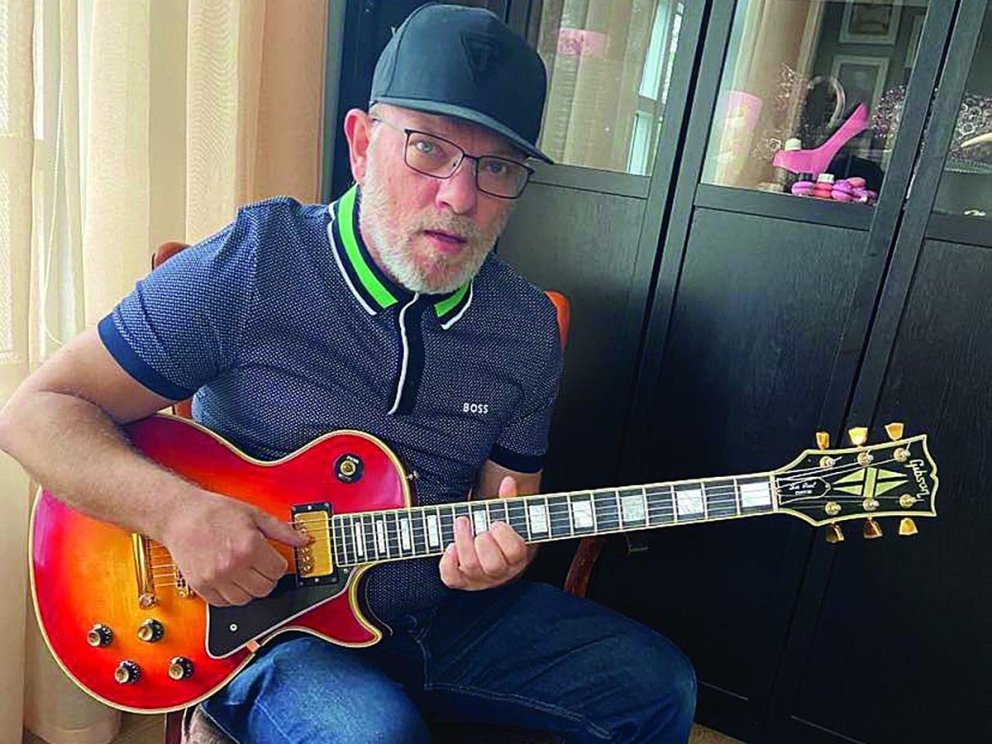 Eiki með Gibsoninn.