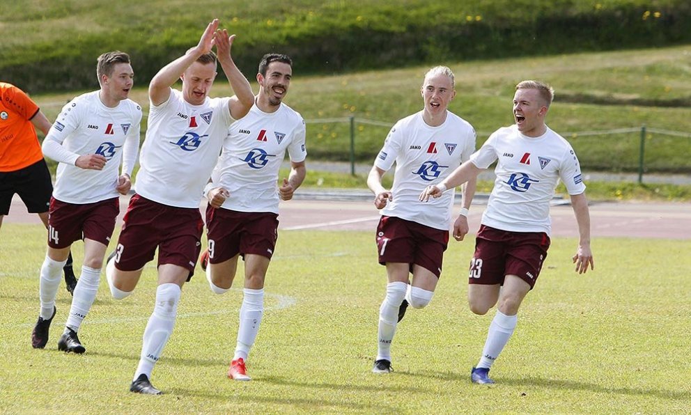 Sverrir Hrafn fagnar marki sínu í leiknum ásamt félögum sínum. MYND: ÓAB