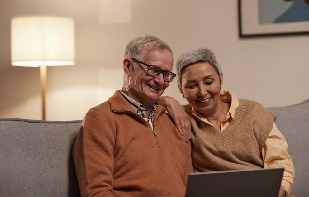 Eldri borgarar verða fræddir um svindl á netinu á fundunum. MYND ÚR MYNDABANKA