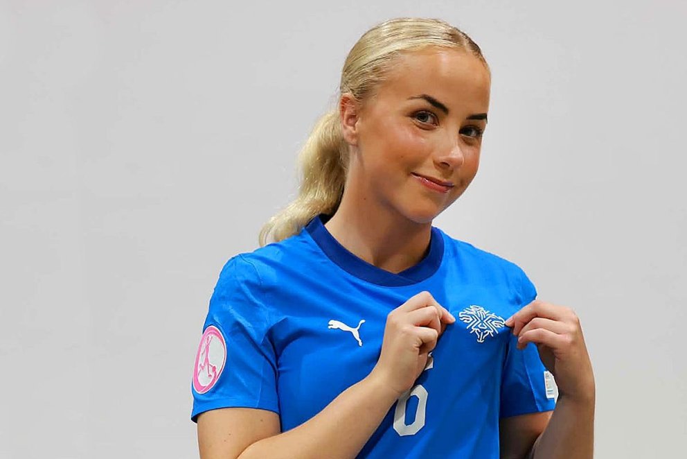 Elísa Bríet Björnsdóttir. Á neðri myndinni er Elísa að hita upp. MYNDIR AÐSENDAR