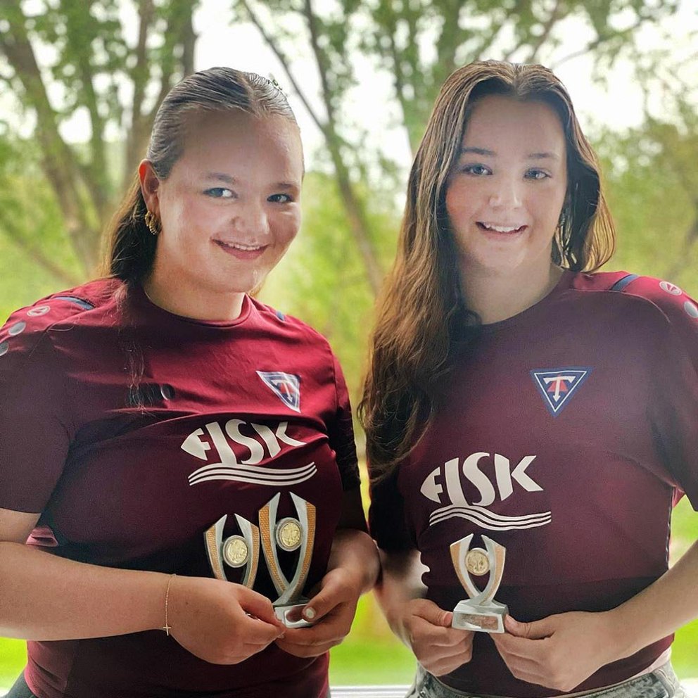 Júlía Marín og Emma Katrin með verðlaunapeninga sína í Sandefjord. AÐSEND MYND