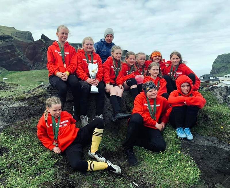 Ánægðir sigurvegarar með Huginsbikarinn. Aðsendar mynd.