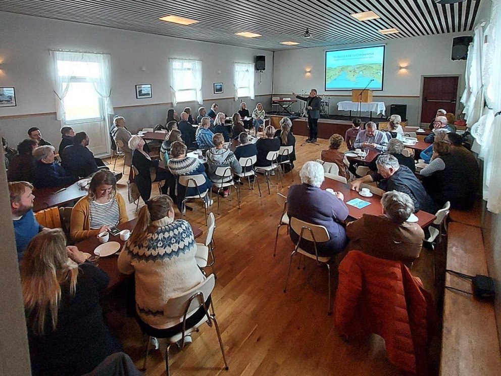 Það var fín mæting á dögurð í Ketilási þar sem meðal annars Guðni Ágústsson sagði nokkur orð.