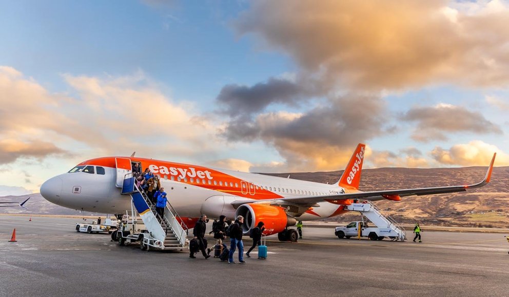 Þota frá easyJet nýlent á Akureyrarflugvelli. AÐSEND MYND